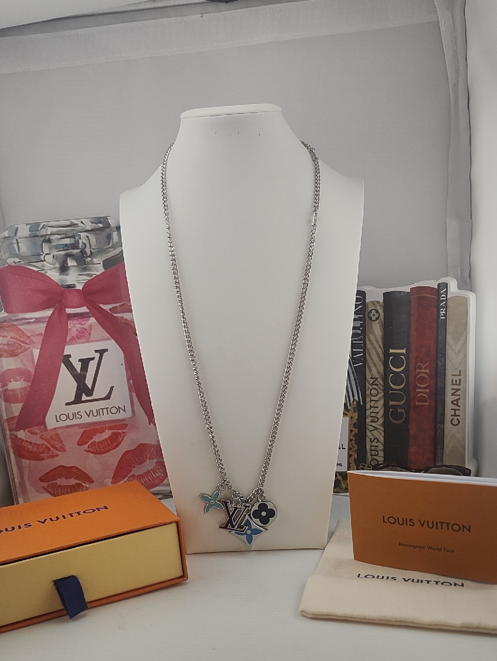 Louis Vuitton Collier Instinct Enameled Necklace Authentic All Inclusive